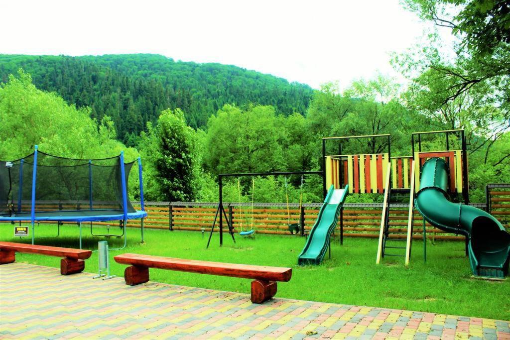 Вишиванка Dilyatyn Exterior foto