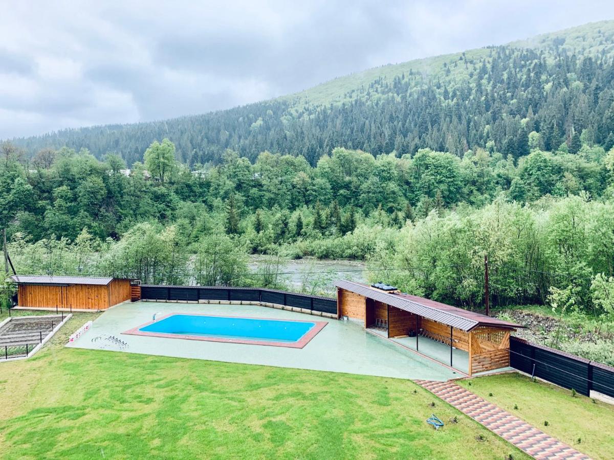Вишиванка Dilyatyn Exterior foto